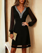 Leila | Wysmuklająca Sukienka z Dekoltem V i Delikatnymi Wstawkami