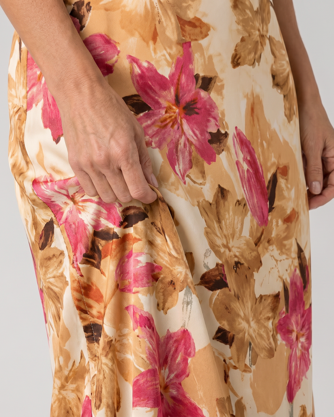 Cekel | Robe Midi Flottante à Imprimé Botanique avec Col Halter