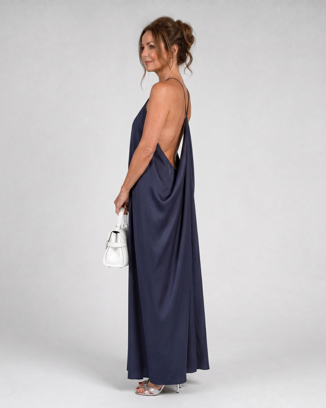 Shotle | Robe maxi fluide sans manches avec col doux