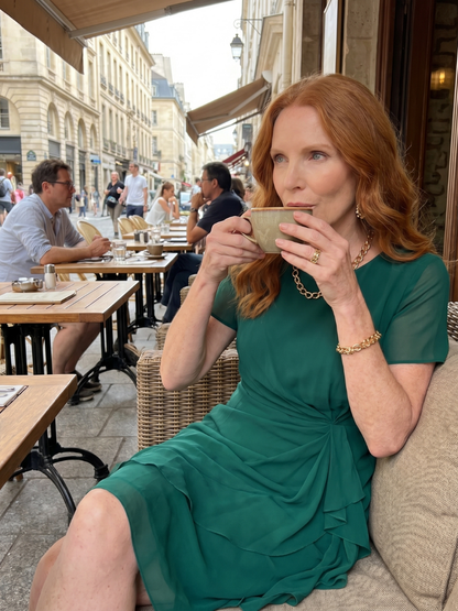 Eira | Robe Midi à Manches Courtes avec Ourlet Superposé