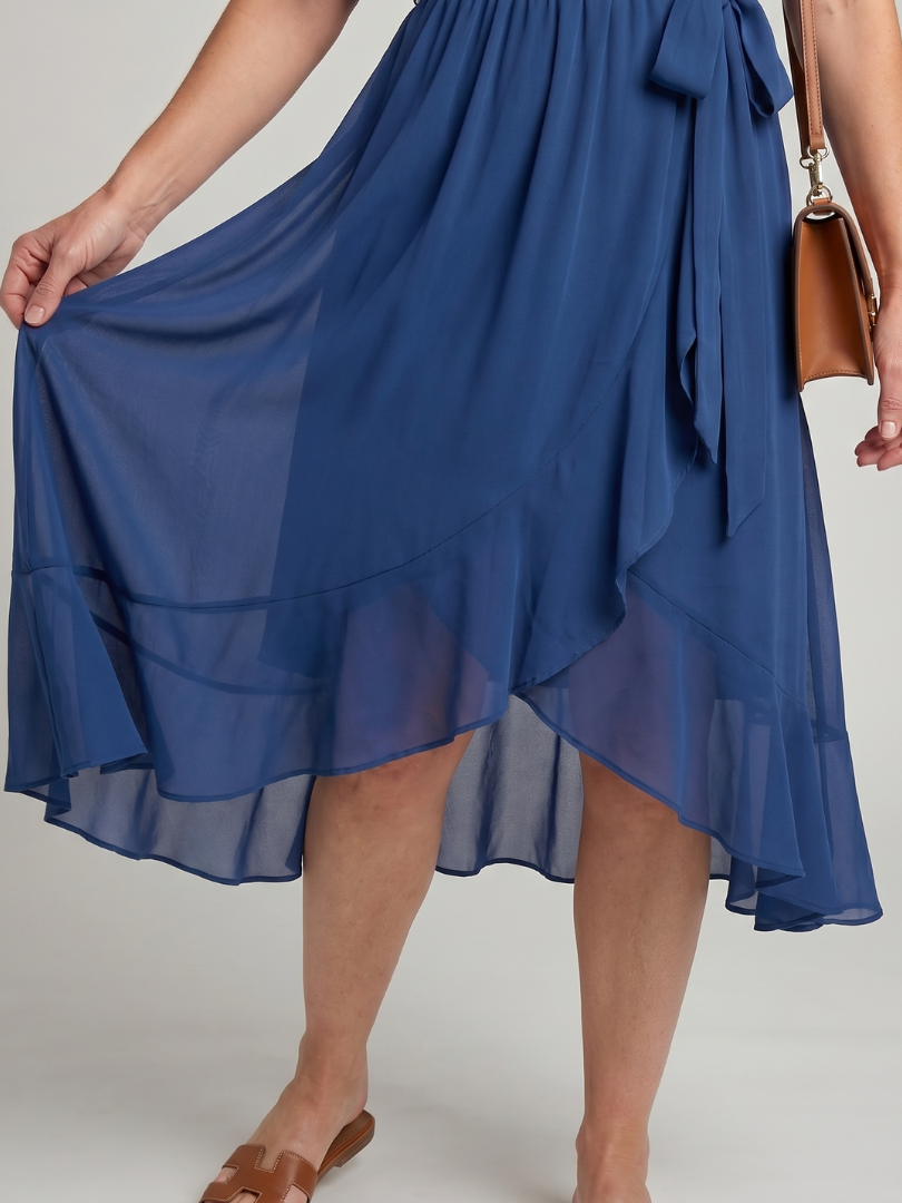 Keziah | Robe Midi à Manches Courtes avec Ourlet Doux et Fluide