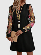 Jolanta | Elegancka sukienka z dekoltem w kształcie V i wyrazistymi rękawami