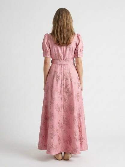 Xanthea | Robe maxi chemise à manches courtes et ceinture florale texturée
