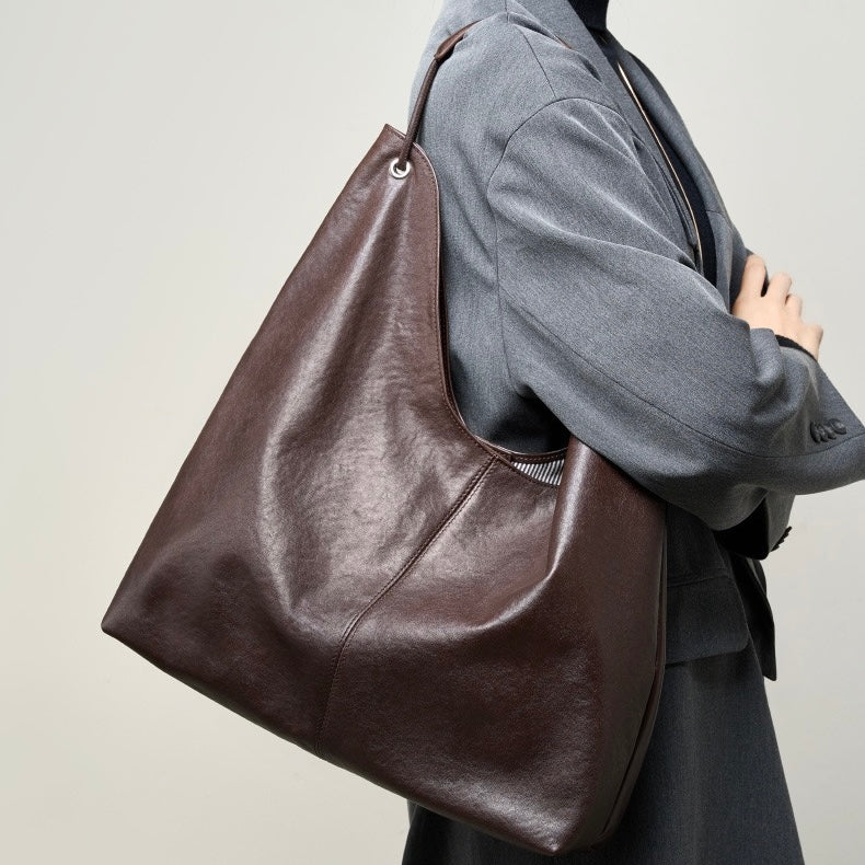 Nóvia | Minimalist Leather Tote Bag