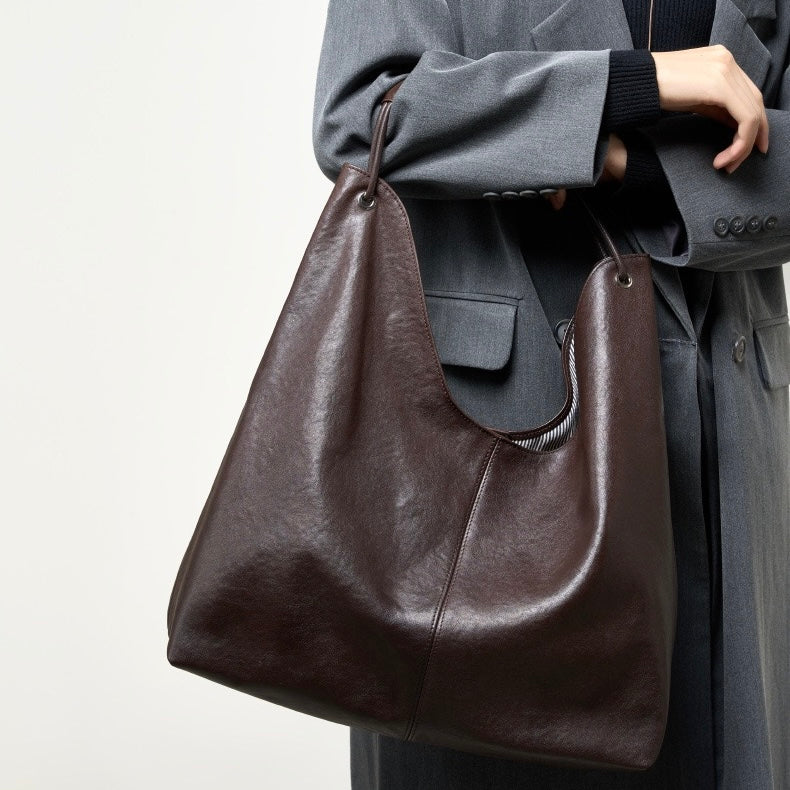 Nóvia | Minimalist Leather Tote Bag