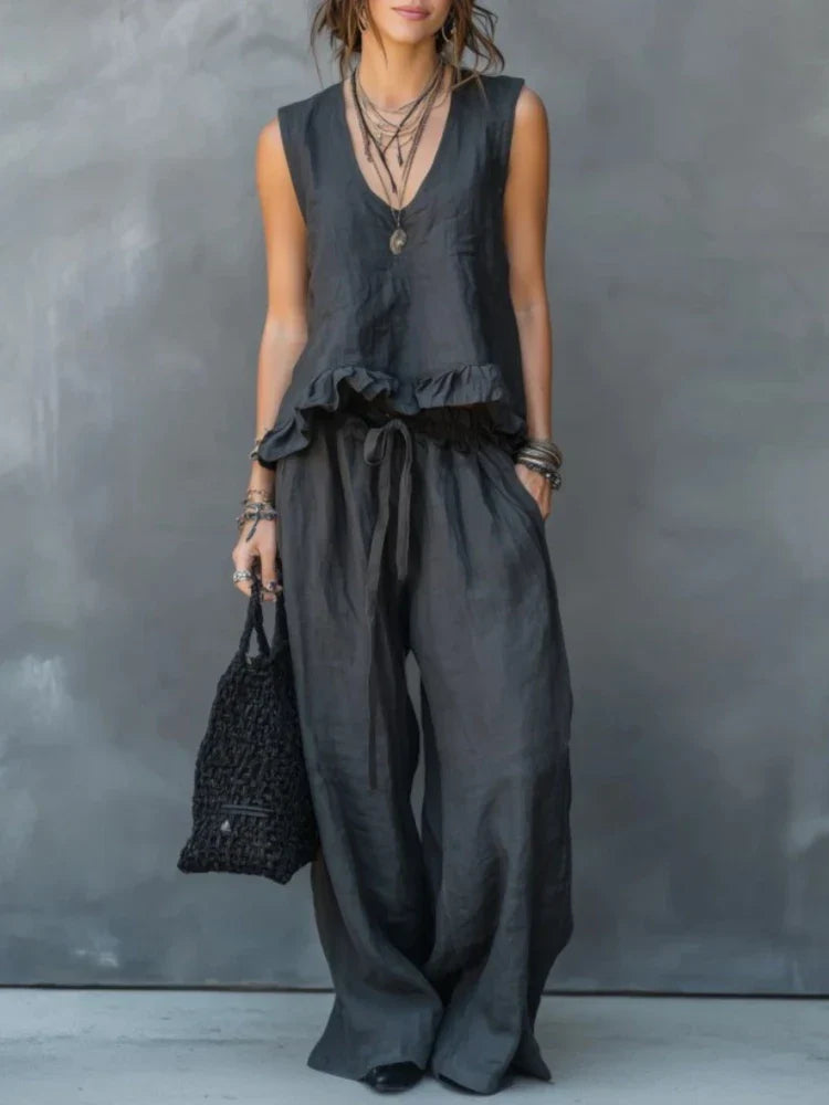 Clara | Two-Piece Pants Set with Sleeveless V-Neck Top and Ruffles