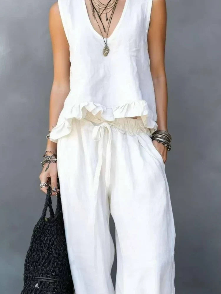 Clara | Two-Piece Pants Set with Sleeveless V-Neck Top and Ruffles