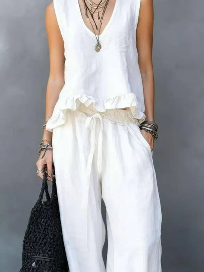 Clara | Two-Piece Pants Set with Sleeveless V-Neck Top and Ruffles