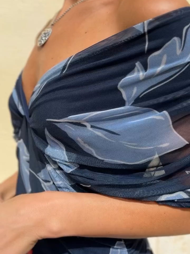 Belinda | Vestido elegante azul oscuro con estampado de hojas