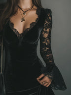 Noemi™ | Aksamitna sukienka mini z koronkowymi rękawami