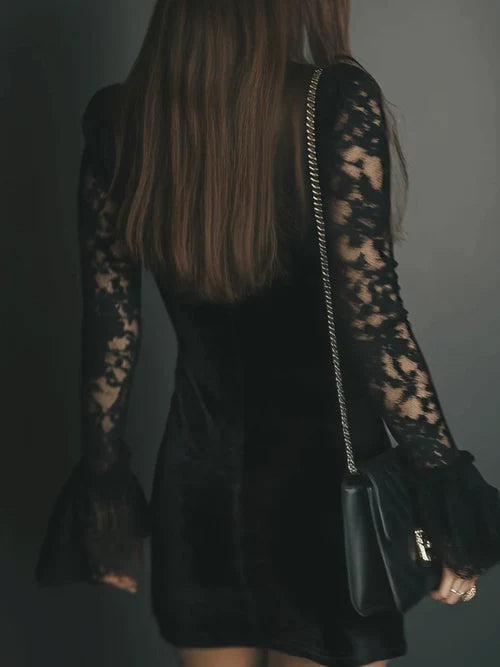 Noemi™ | Aksamitna sukienka mini z koronkowymi rękawami