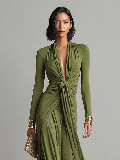 Robe longue vert olive en soie stretch avec décolleté en V profond et détails volantés, robe maxi glamour